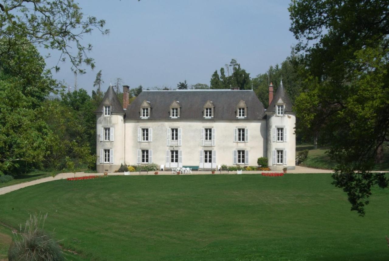 Château De La Ville-huë Alojamento de Acomodação e Pequeno-almoço Guer