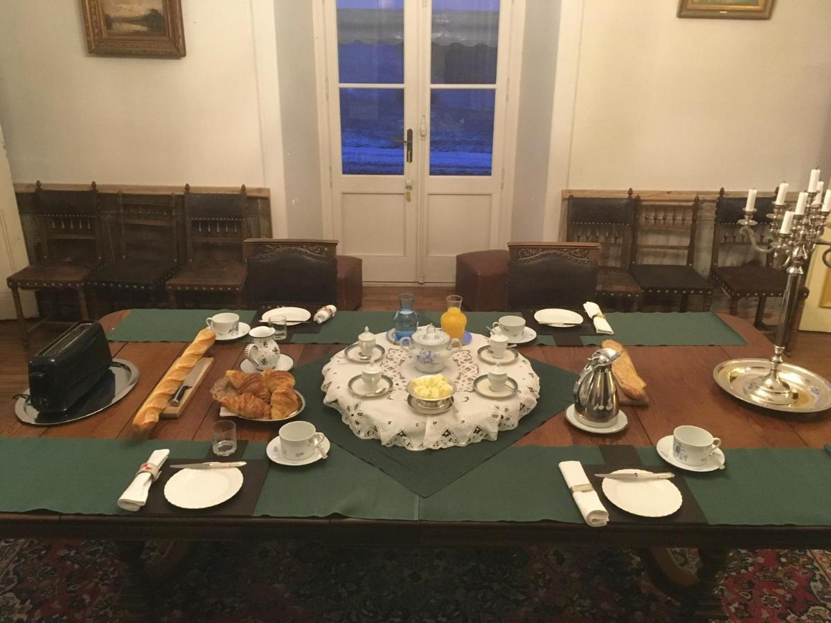 Alojamento de Acomodação e Pequeno-almoço Château De La Ville-huë Guer